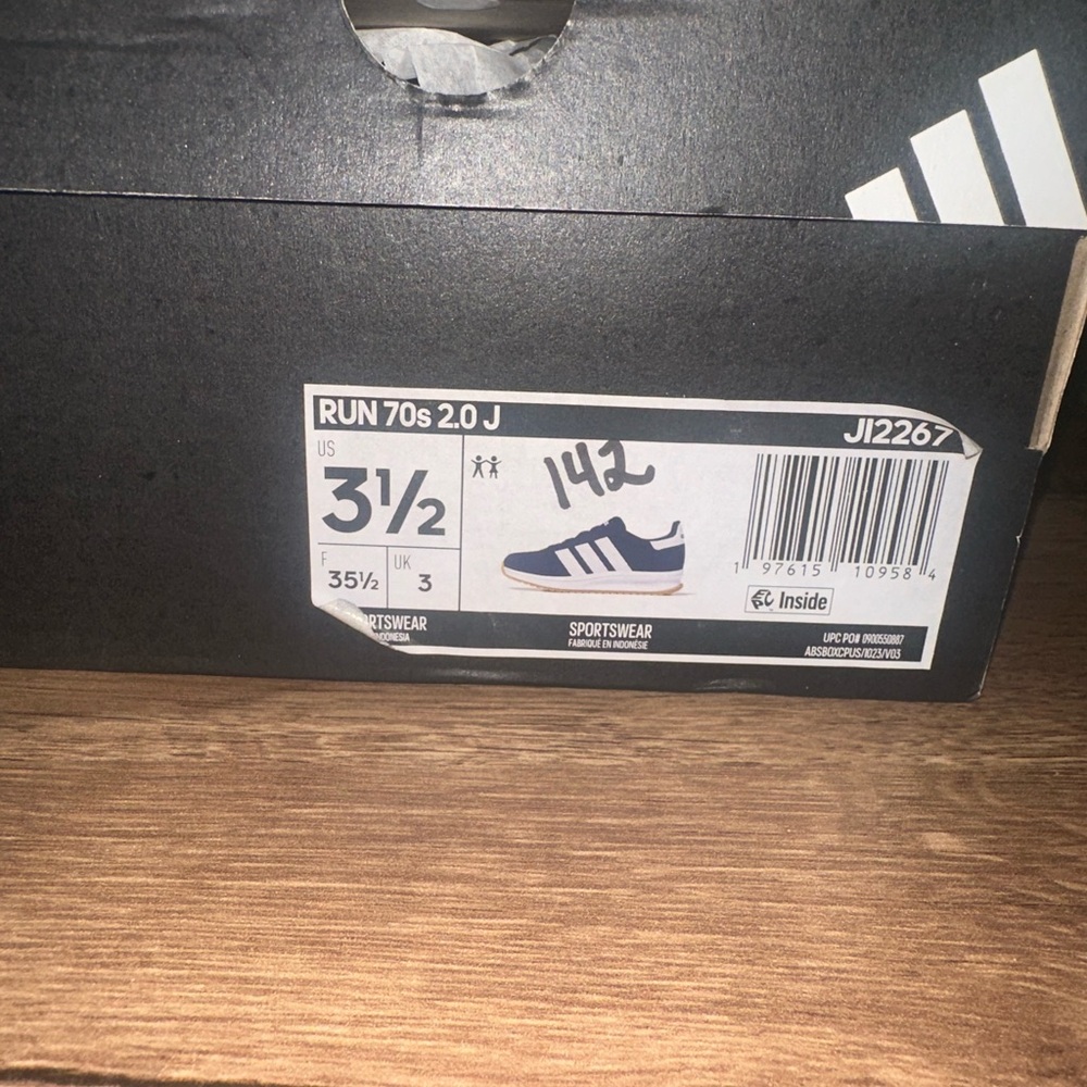 Adidas Run 70s 2.0 kids shoes size 3.5 - Picture 6 of 6